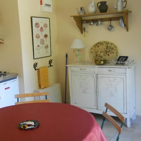 D'hotes La Gloriette Bed & Breakfast 3*