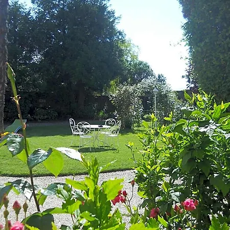 D'hotes La Gloriette Bed & Breakfast