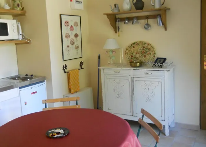 D'hotes La Gloriette Bed & Breakfast 3*